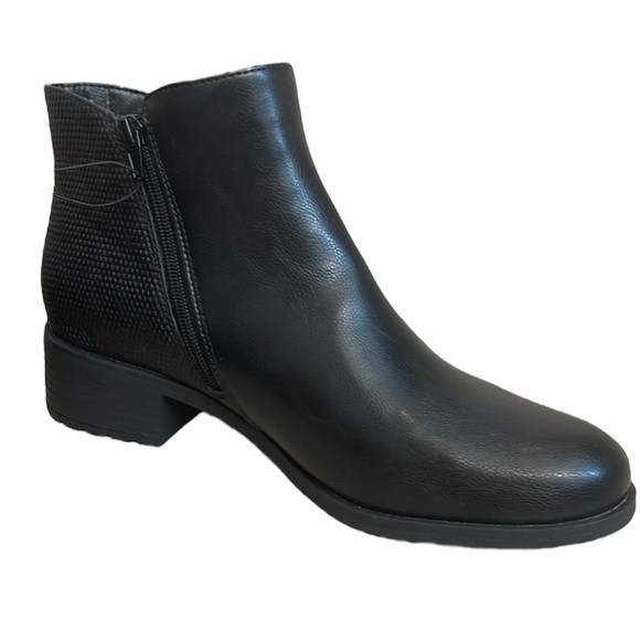 BareTraps Shoes - BARETRAPS NWT Women’s Size 8 “Elsie” black ankle booties low heel comfy